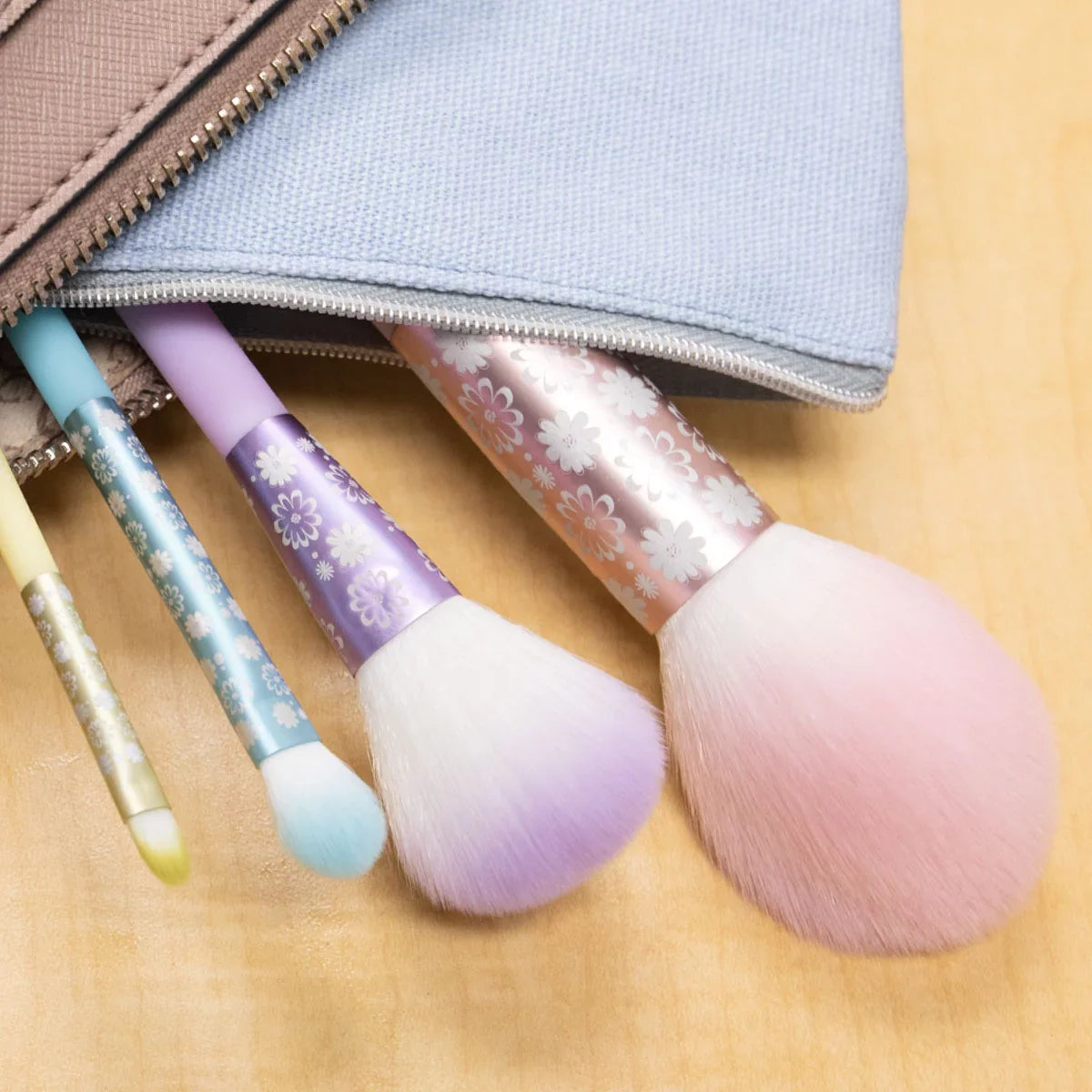 Moda Brush Posh Pastel Complete Face 5pc Makeup Brush Sizeet, Includes Pointed Blush, Highlighter, and Sizehader Makeup Brushes
