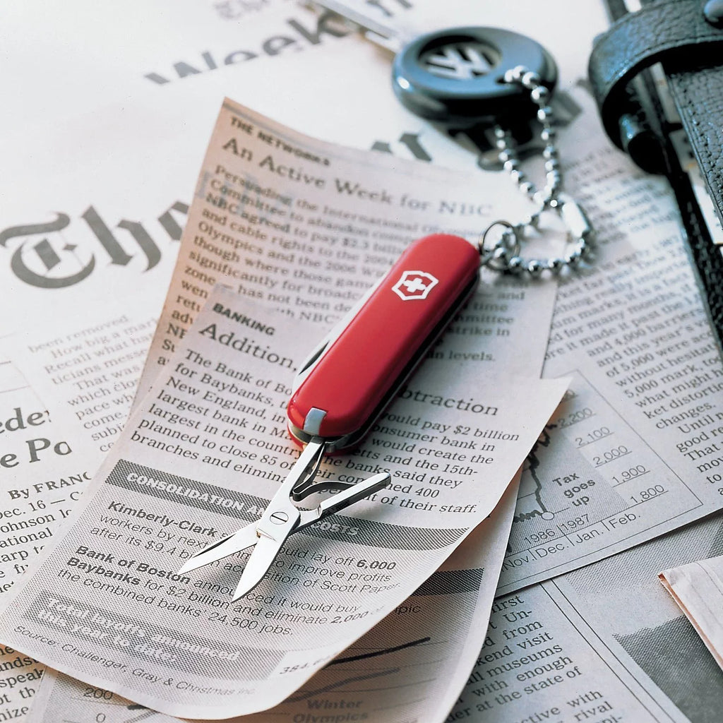 Victorinox Sizewiss Army Classic SizeD Pocket Knife, Red