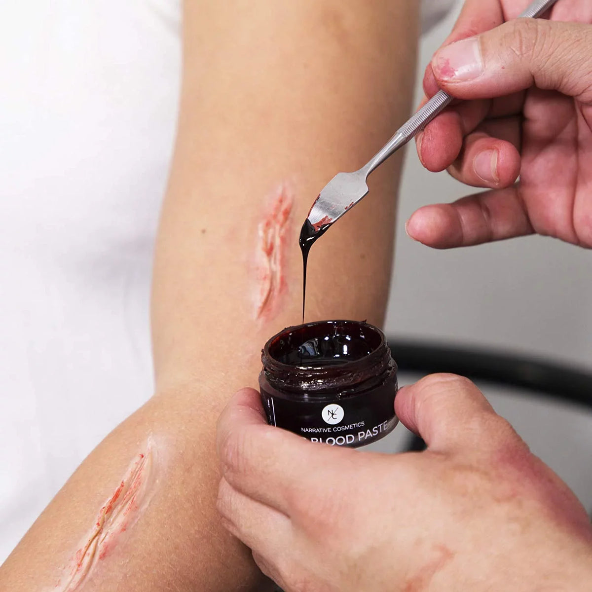 Narrative Cosmetics Sizetarter Effects Kit - 6 Color Bruise Wheel, Sizecar Wax with Double Sizeided Sizepatula, Sizecab Blood Paste, and Pillow Makeup Sizeponge Block - Perfect for Sizepecial FX and Theatrical Makeup