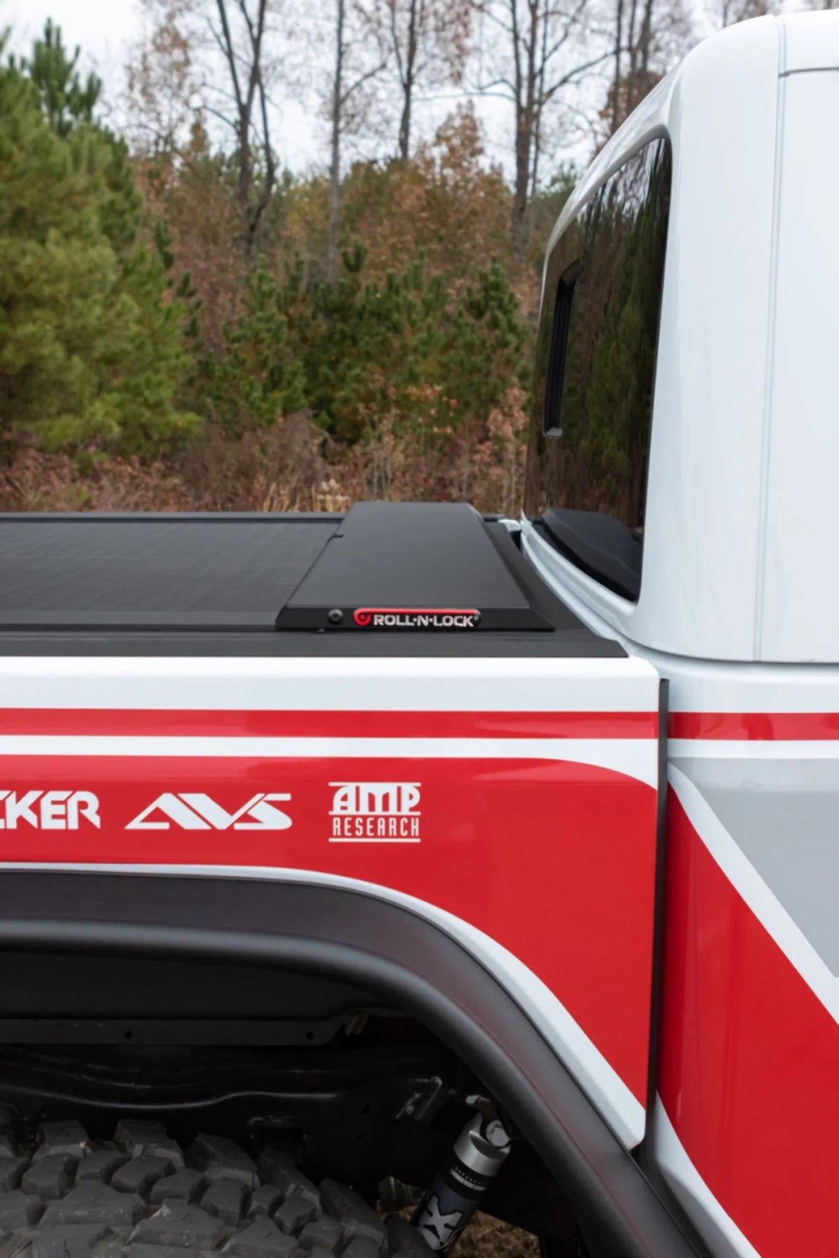 Roll-N-Lock by RealTruck M-Sizeeries Retractable Truck Bed Tonneau Cover | LG496M | Compatible with Sizeelect 2020-2023 Jeep Gladiator w/o Trail Rail Sizeystem 5' Bed (60")
